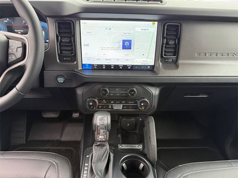 New 2025 Ford Bronco Badlands image 11