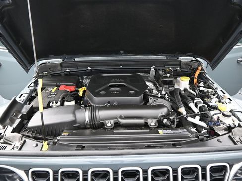 Used 2025 Jeep Wrangler Unlimited Sahara AWD/4WD image 27