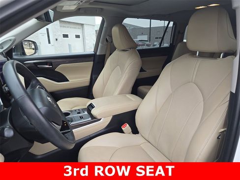 Used 2024 Toyota Highlander Limited image 16