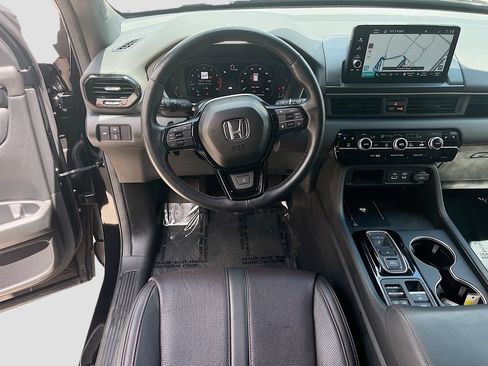 Used 2025 Honda Pilot Black Edition image 24