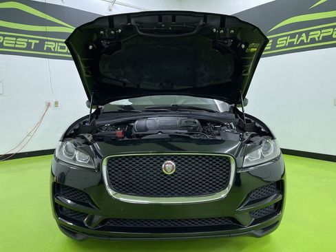 Used 2019 Jaguar F-PACE Prestige image 4