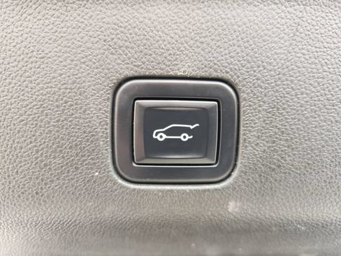 Used 2022 Chevrolet Tahoe Z71 w/ Luxury Package AWD/4WD image 36