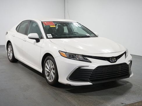 Used 2024 Toyota Camry LE image 3