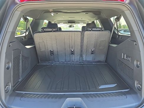 New 2025 Chevrolet Suburban LT image 30