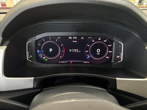 Used 2023 Volkswagen Atlas SE w/ Black Wheel Package AWD/4WD image 17