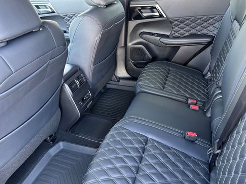 New 2025 Mitsubishi Outlander SEL image 11