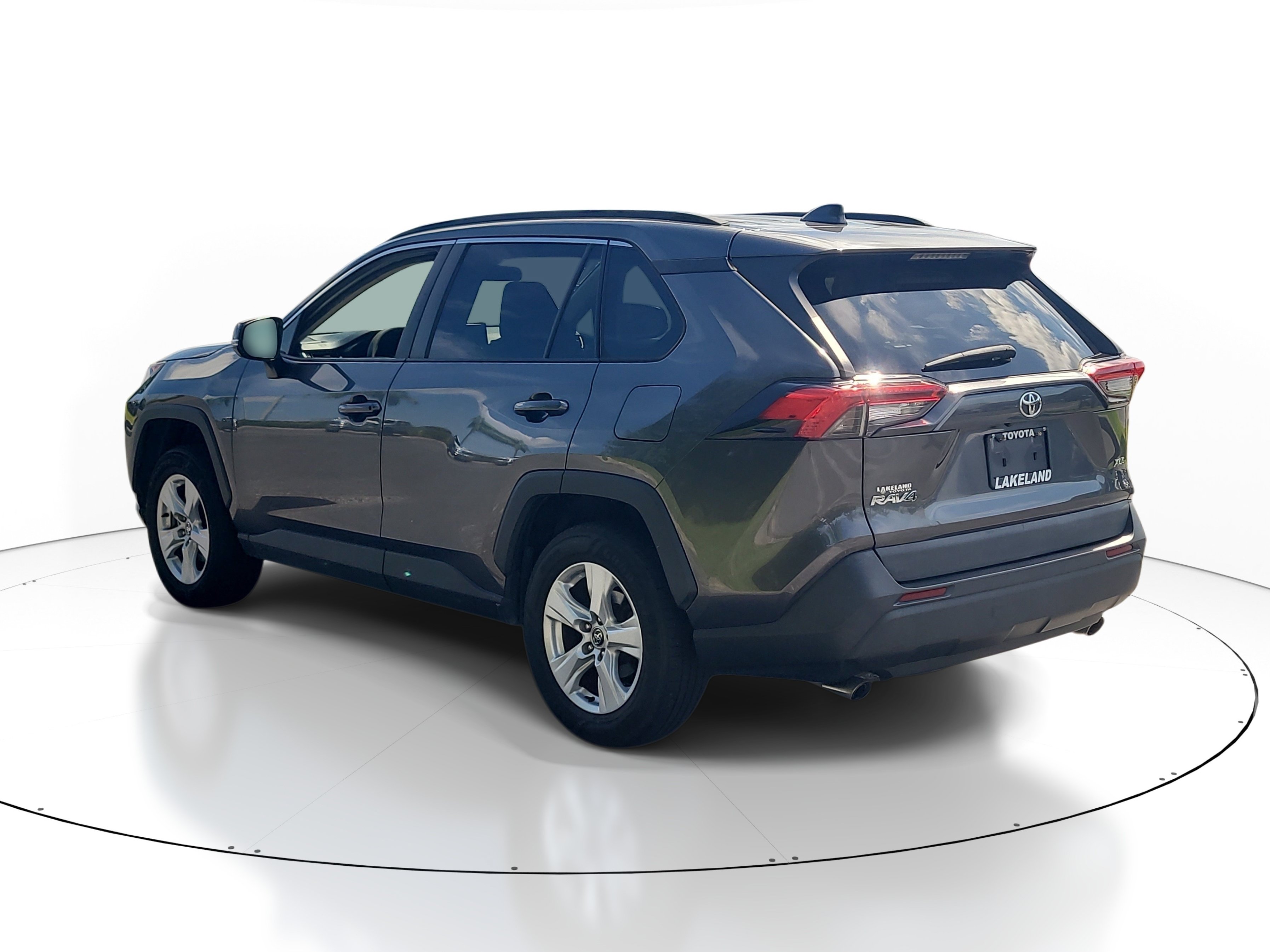 Used 2021 Toyota RAV4 XLE w/ Convenience Package FWD image 5