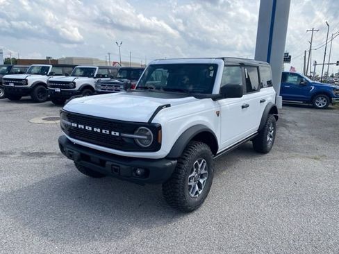 New 2025 Ford Bronco Badlands image 2