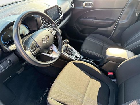 Used 2023 Hyundai Venue SEL image 21