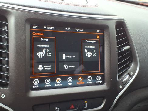 Used 2022 Jeep Cherokee Trailhawk w/ Comfort/Convenience Group AWD/4WD image 18