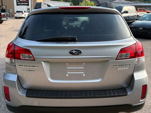 Used 2010 Subaru Outback 2.5i Premium AWD/4WD image 5