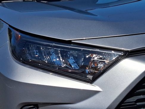Certified 2021 Toyota RAV4 LE AWD/4WD image 9