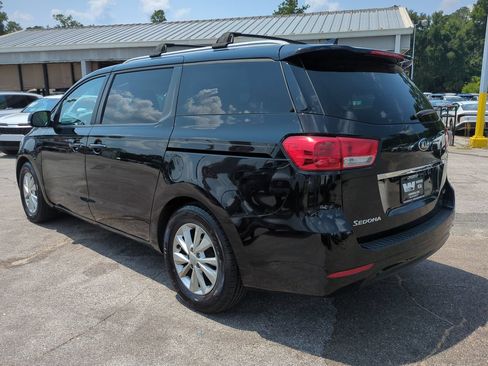 Used 2017 Kia Sedona LX w/ LX Essentials Premium Package FWD image 7