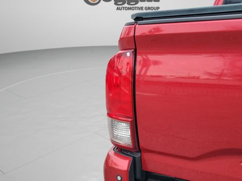 Used 2017 Toyota Tacoma TRD Off-Road image 18