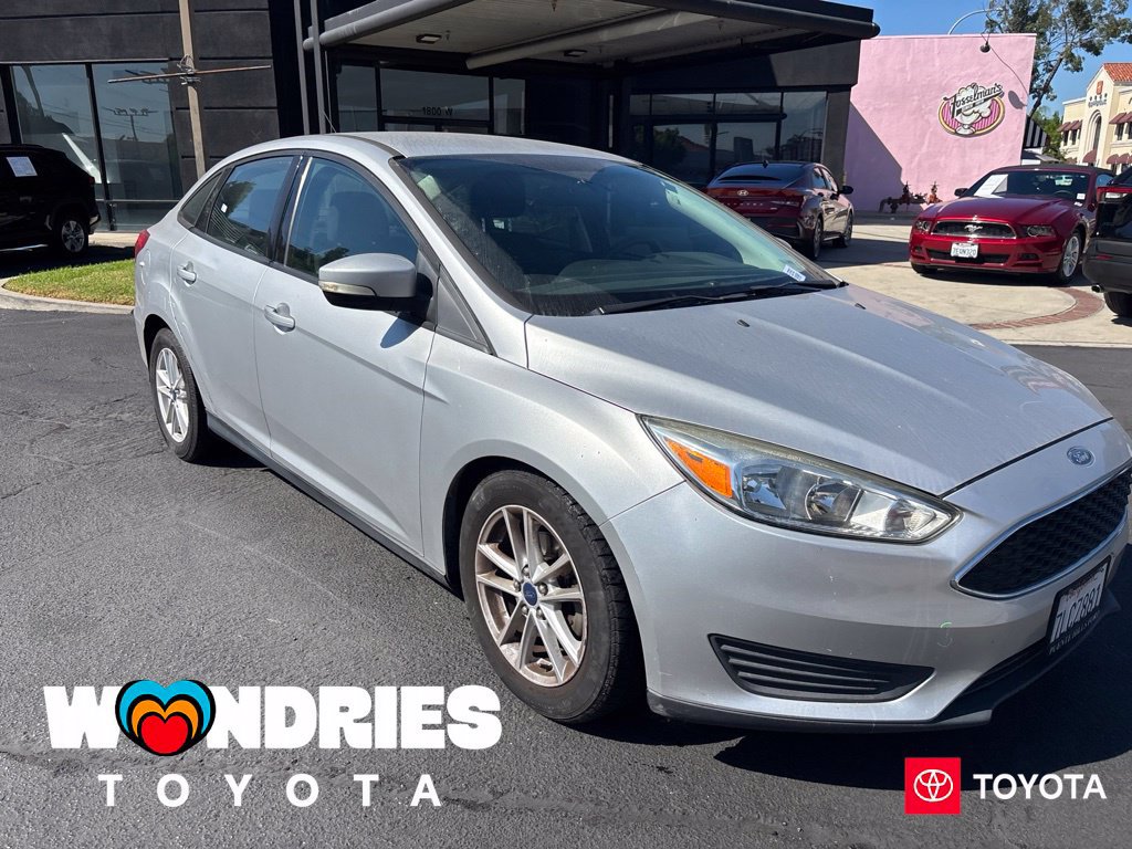 Used 2015 Ford Focus SE FWD image 1