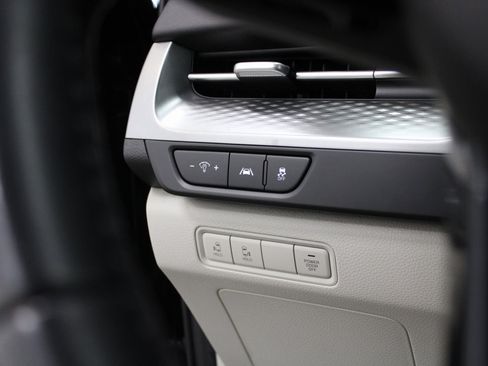 Used 2022 Kia Carnival LX image 29