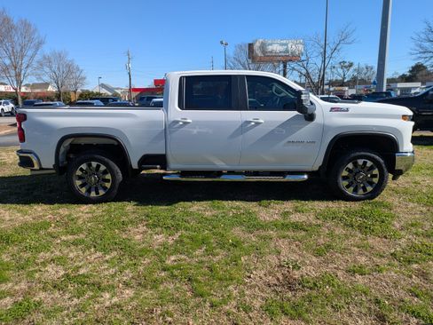 Used 2025 Chevrolet Silverado 2500 LT image 3
