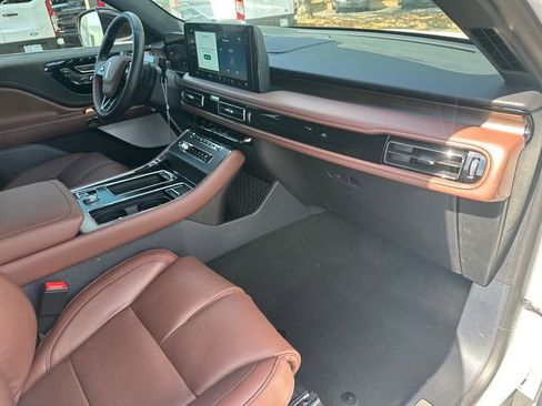 New 2026 Lincoln Aviator Reserve AWD/4WD image 16