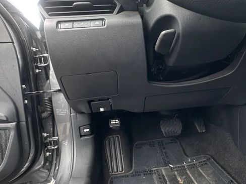 Used 2024 Nissan Altima 2.5 SV FWD image 12