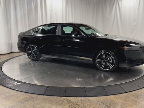 Used 2024 Honda Accord Sport image 3