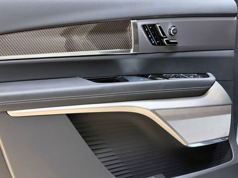 New 2026 Cadillac Vistiq Sport image 13