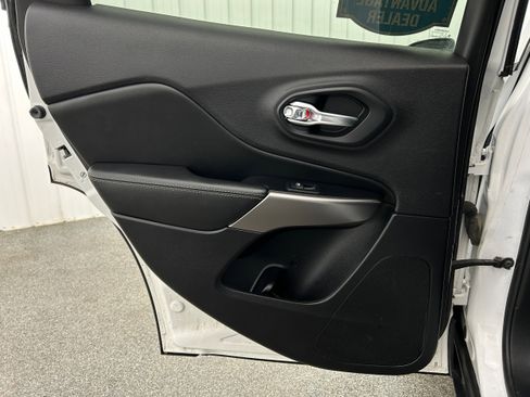 Used 2019 Jeep Cherokee Limited AWD/4WD image 27
