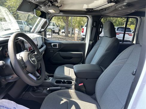New 2025 Jeep Gladiator Sport image 14