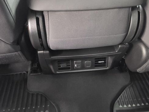 Used 2022 Chevrolet Silverado 1500 LT AWD/4WD image 16