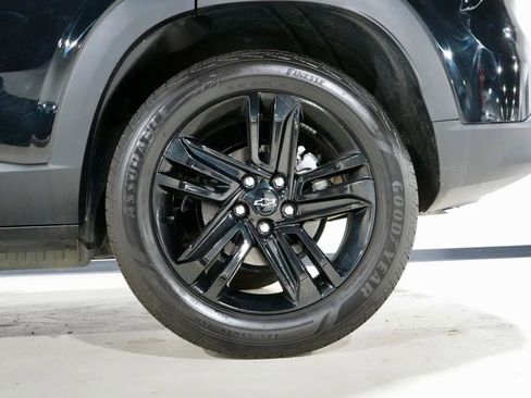 Used 2024 Chevrolet Trax ACTIV w/ Sunroof Package image 32