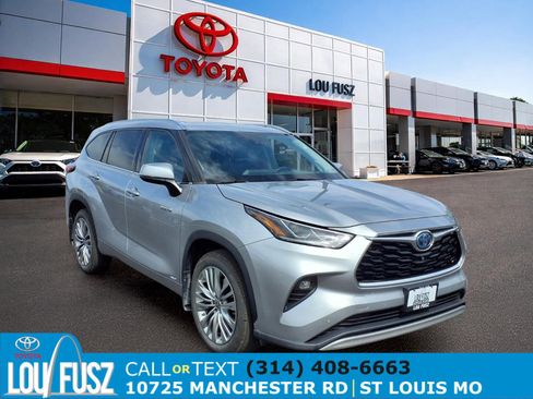 Used 2021 Toyota Highlander Platinum AWD/4WD image 1