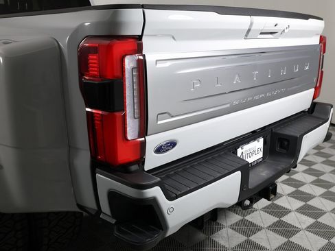 Used 2025 Ford F350 Platinum w/ Platinum Plus Package image 57