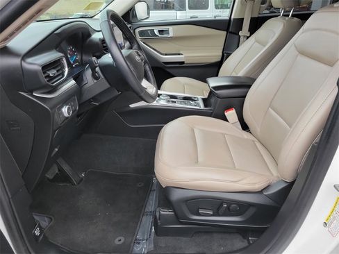 Used 2022 Ford Explorer XLT w/ Equipment Group 202A image 20