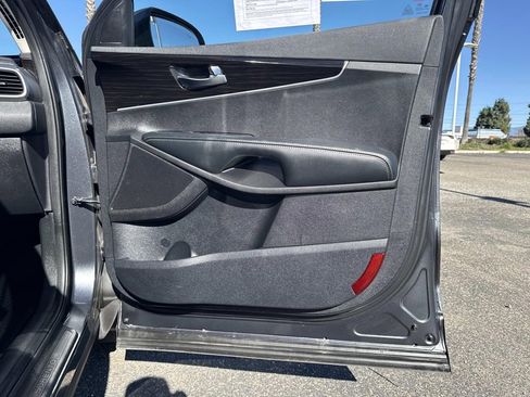 Used 2020 Kia Sorento LX image 28
