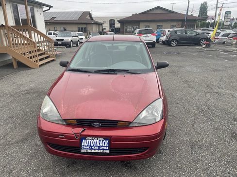 Used 2003 Ford Focus SE FWD image 2