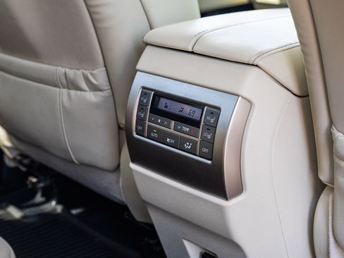 Used 2020 Lexus GX 460 Premium w/ Premium Package image 14