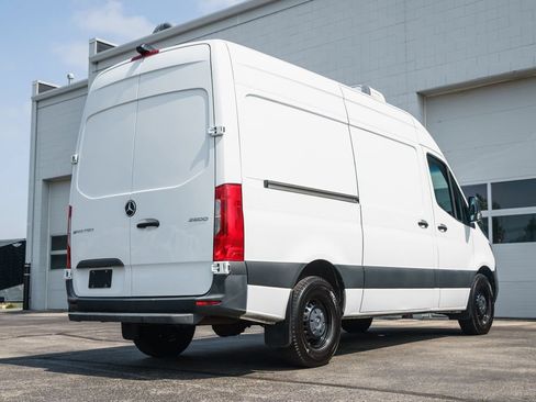 Used 2023 Mercedes-Benz Sprinter 2500 image 9