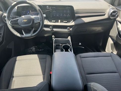 Used 2025 Chevrolet Equinox LT w/ Safety and Technology Package AWD/4WD image 10