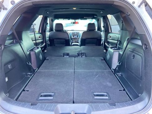 Used 2016 Ford Explorer XLT w/ Equipment Group 202A FWD image 30