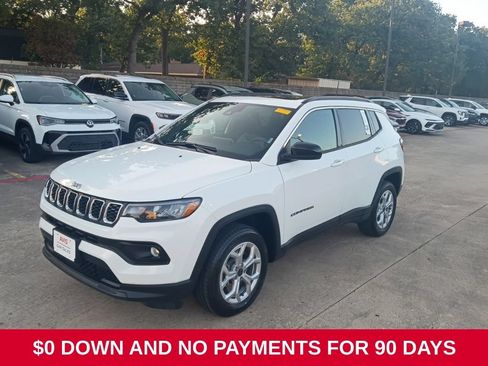 Used 2025 Jeep Compass Latitude w/ Sun & Sound Group AWD/4WD image 1