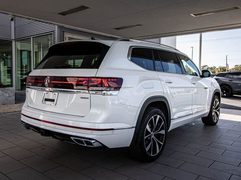 Used 2024 Volkswagen Atlas SEL Premium R-Line image 4