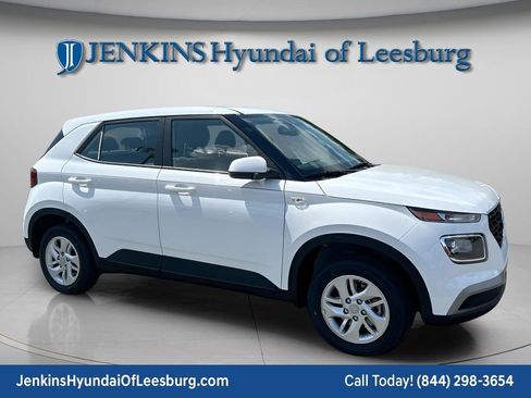 Used 2026 Hyundai Venue SE FWD image 1
