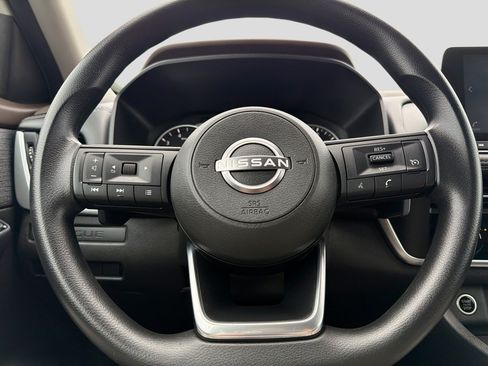 Used 2023 Nissan Rogue S AWD/4WD image 19