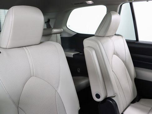 Used 2025 Toyota Grand Highlander AWD Hybrid image 29