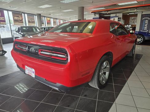 Used 2015 Dodge Challenger SXT RWD image 4