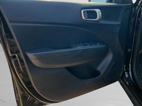 New 2026 Hyundai Venue SE image 8