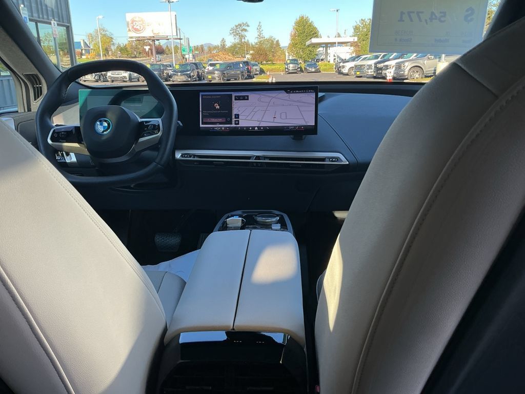 Used 2024 BMW iX xDrive50 w/ Premium Package AWD/4WD image 21