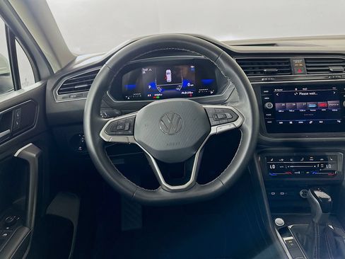 Used 2023 Volkswagen Tiguan SE AWD/4WD image 15