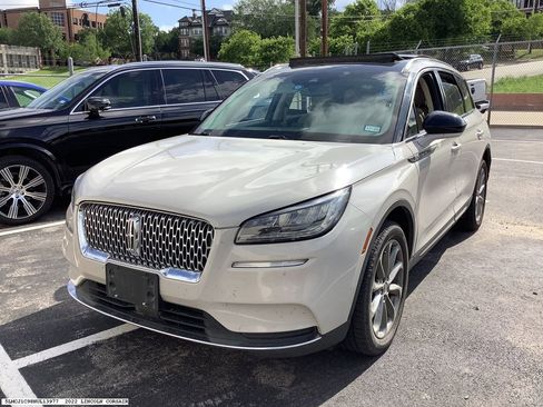 Used 2022 Lincoln Corsair FWD w/ Premium Package image 4