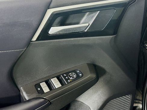 Used 2024 Mitsubishi Outlander SE Black Edition FWD image 14