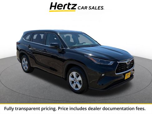 Used 2025 Toyota Highlander LE FWD image 1